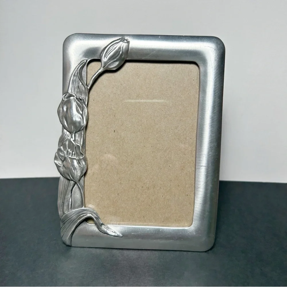 Vintage Seagull Pewter Floral Design Frame 5.5